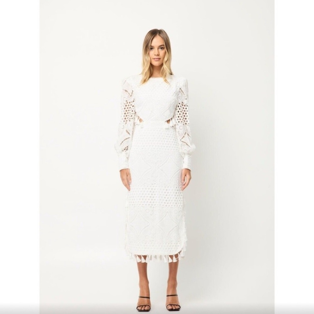 NWT Elliatt Corsica Cut Out Lace White Sheath Dress Long Sleeve Crew Neck